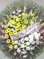 Gladiolos, crisantemos, gerberas, liliums, rosas y alelíes. Corona Especial