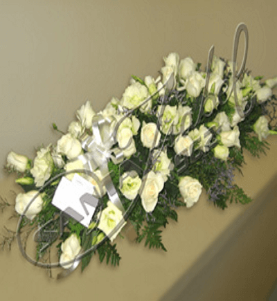 Cubre cajón de rosas y lisianthus