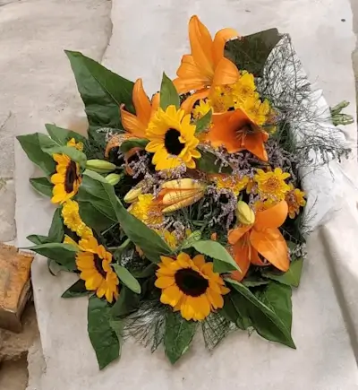 Girasoles y Lilium en armonía