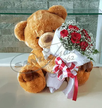 oso de peluche con rosas