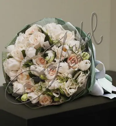 Rosas y Lisianthus